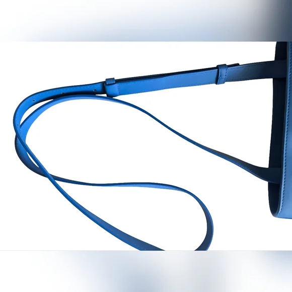 Bottega Veneta Intrecciato Leather Messenger Bag With COA Authentication - Picture 7 of 16